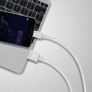 Câble données et chargement Swissten Textile USB / USB-C 1,2 m