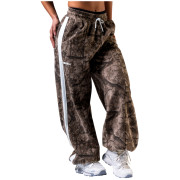 Pantalon de survêtement femmes Nebbia Oversized sweatpants Power brun clair LIGHT BROWN CAMO