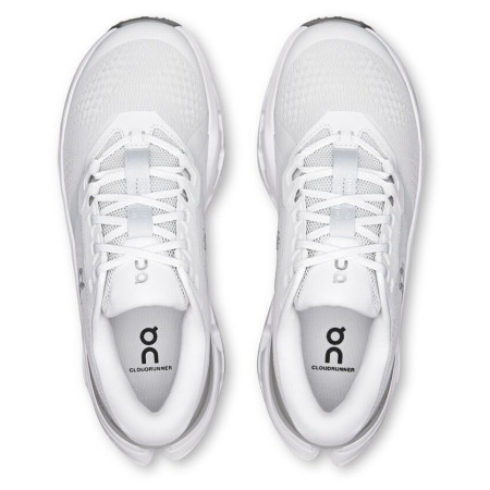 Chaussures running femme On Running Cloudrunner 3