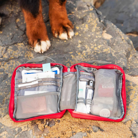 Trousse de premiers secours pour chiens Mountain Paws Ultimate Dog First Aid Kit