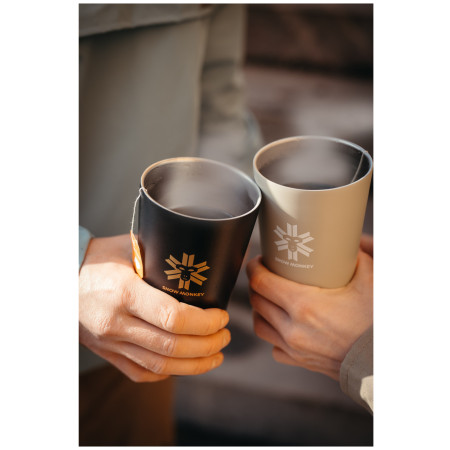 Mug isotherme Snow Monkey Enjoyer 473 ml